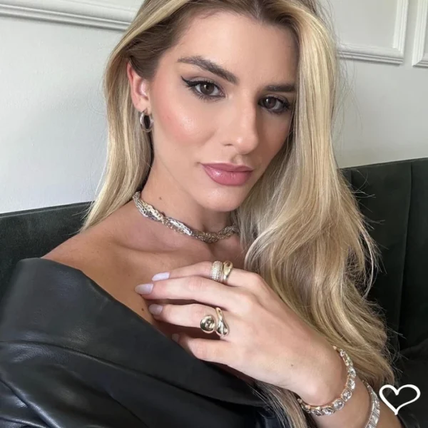 Argola Bianca Folheado em Ródio Branco