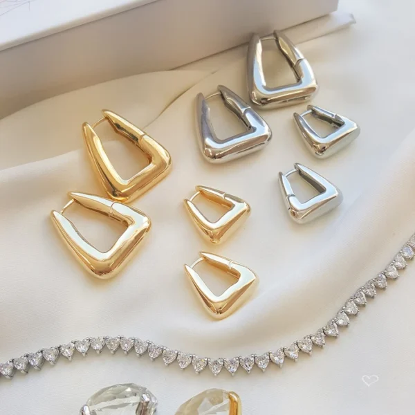 Brinco Argola Triangular 4