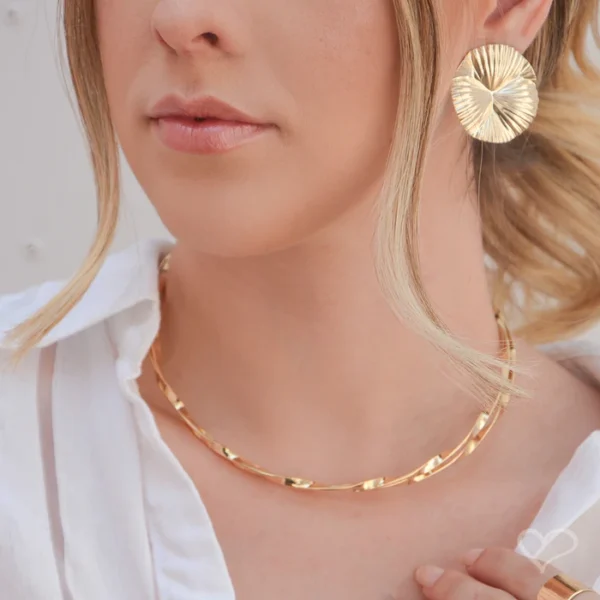Gargantilha Lucy Torcida Folheada a Ouro 18k