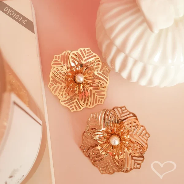 Brinco de Flor Irís Dourado